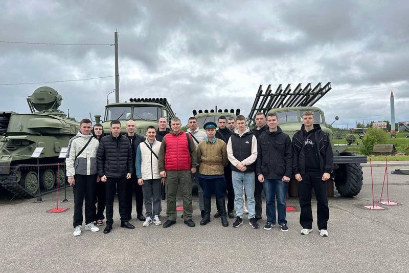 ВЫХОДНЫЕ В ИНСТИТУТЕ