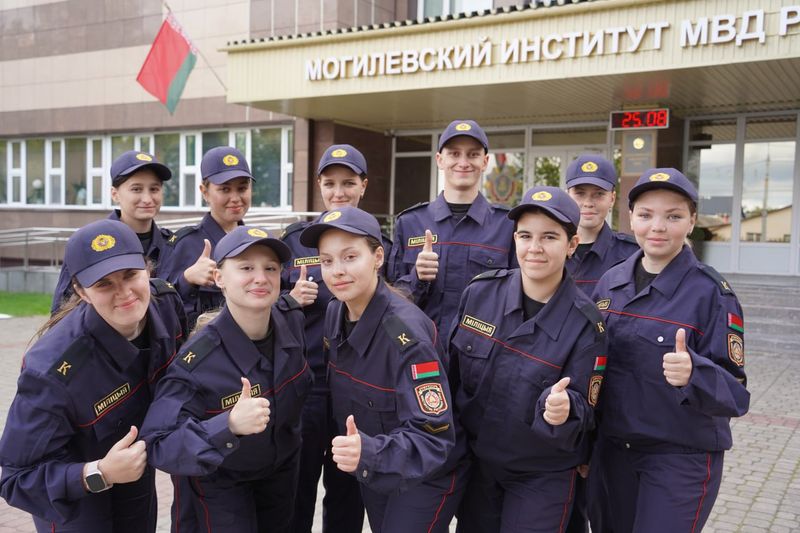 КУРСАНТЫ, ОТЛИЧНИКИ